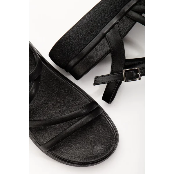 24422-844 Siyah Dolgu Topuk Kadın Sandalet