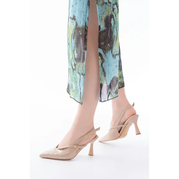 4962 Bej Sivri Burun Tokalı Yuvarlak Topuk Kadın Sandalet