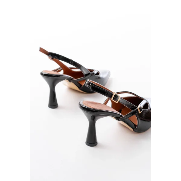 4962 Siyah Rugan Sivri Burun Tokalı Yuvarlak Topuk Kadın Sandalet