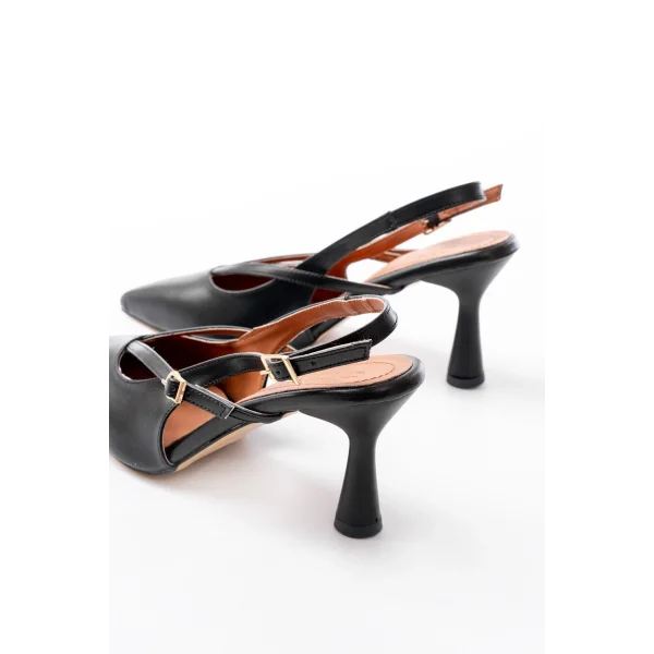 4962 Siyah Sivri Burun Tokalı Yuvarlak Topuk Kadın Sandalet