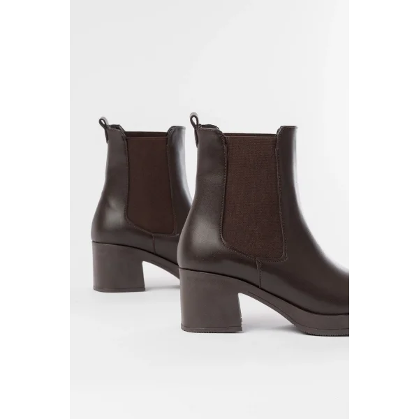 5109-3056 Kahverengi Lastikli Kalın Topuklu Günlük Kadın Bot