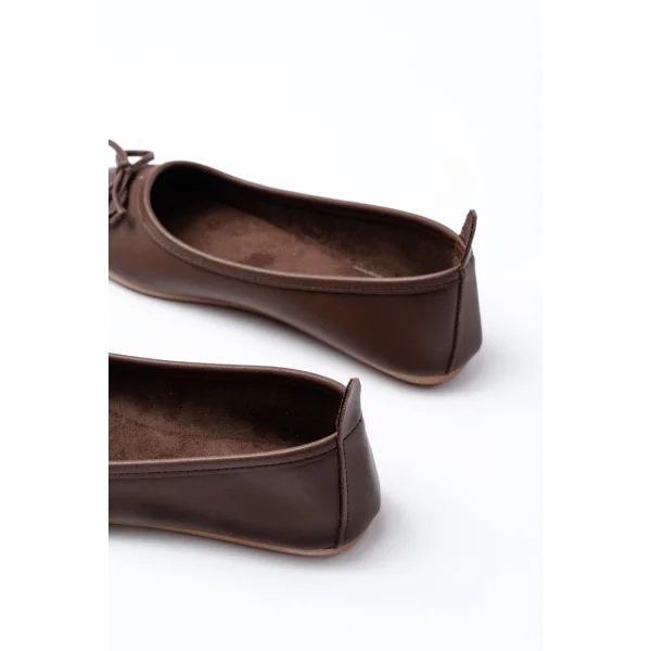 6101 Kahve Günlük  Fiyonklu Kadın Babet