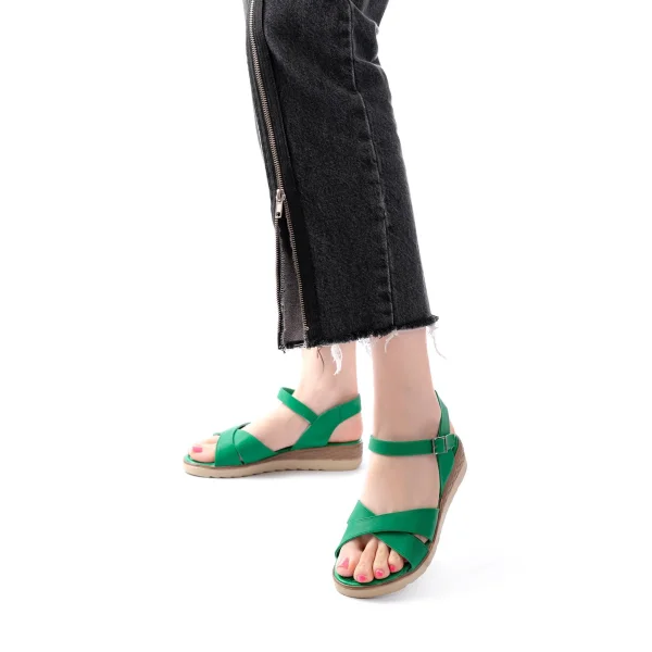 692-564 Çimen Yeşili  Ortopedik Taban Çapraz Tokalı Kadın Sandalet