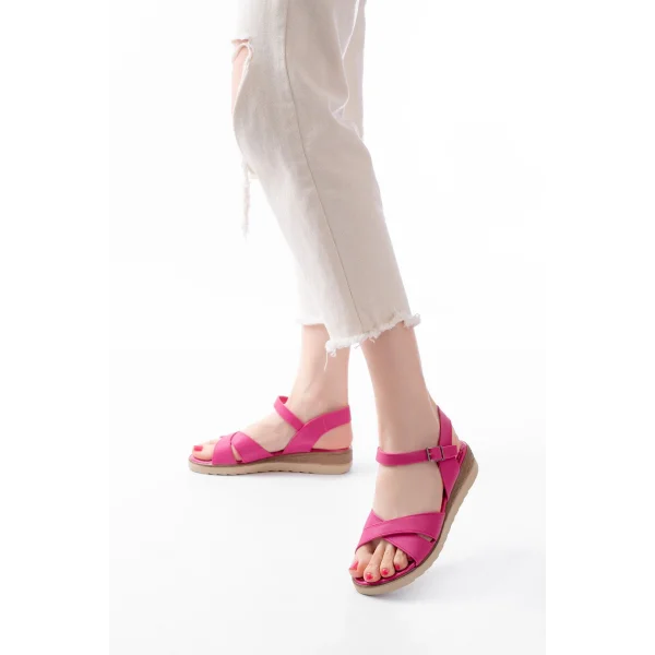 692-564 Fuşya Ortopedik Taban Çapraz Tokalı Kadın Sandalet