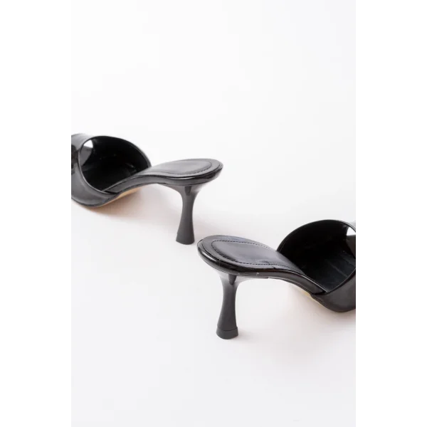 716 Siyah Rugan Sivri Burunlu Topuklu Kadın Terlik