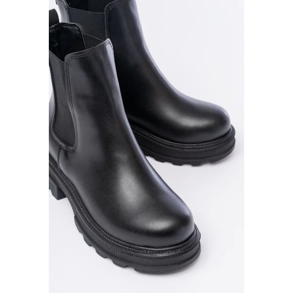 745-2137 Siyah Kalın Taban Lastikli Günlük Kadın Bot