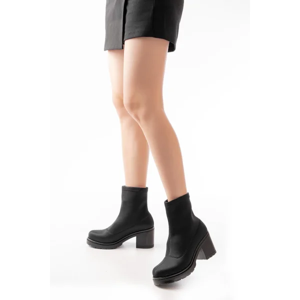 767-3011 Dalgıç Siyah Kalın Topuklu Günlük Kadın Bot