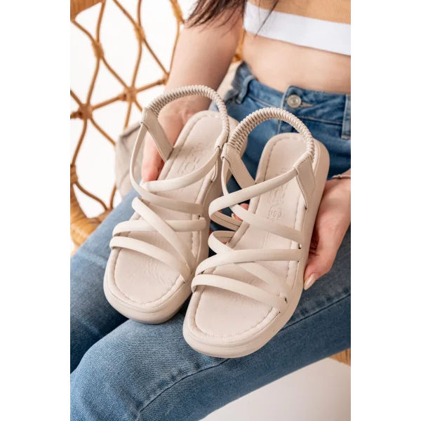 841-841 Bej Lastikli Kadın Günlük Sandalet