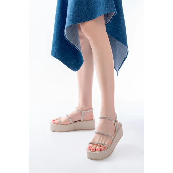 861-1008 Bej Gümüş Taşlı Dolgu Topuklu Kadın Sandalet