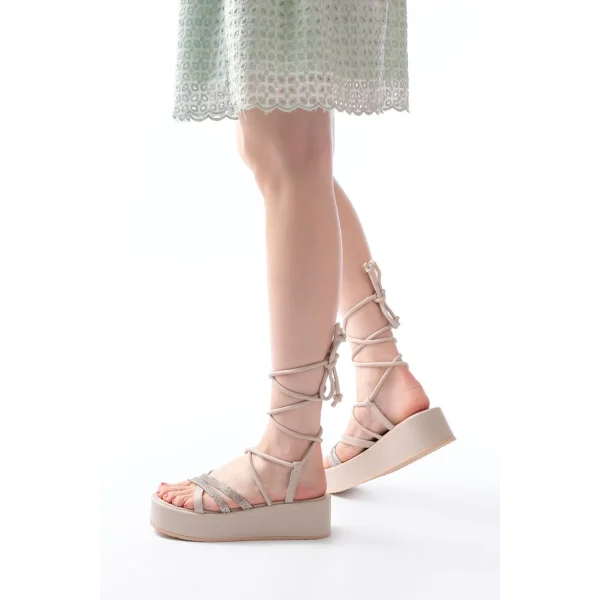 861-1010 Bej Gümüş Taşlı Bilekten Bağlamalı Kadın Sandalet