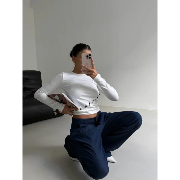 Asimetrik alt detaylı bluz beyaz