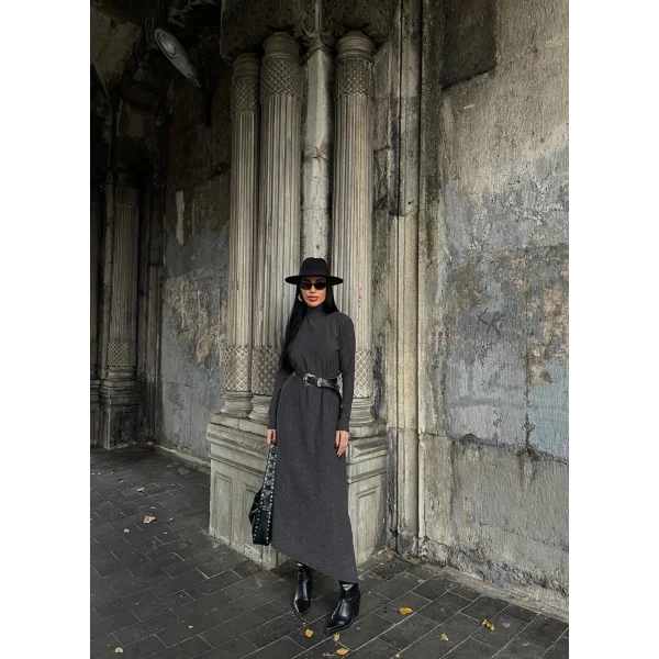 Boğazlı kalın bürümcük uzun elbise siyah