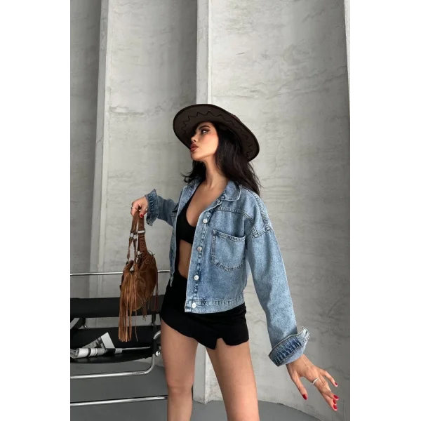 Çift cepli kol katlamalı kar yıkama crop kot ceket mavi d2000