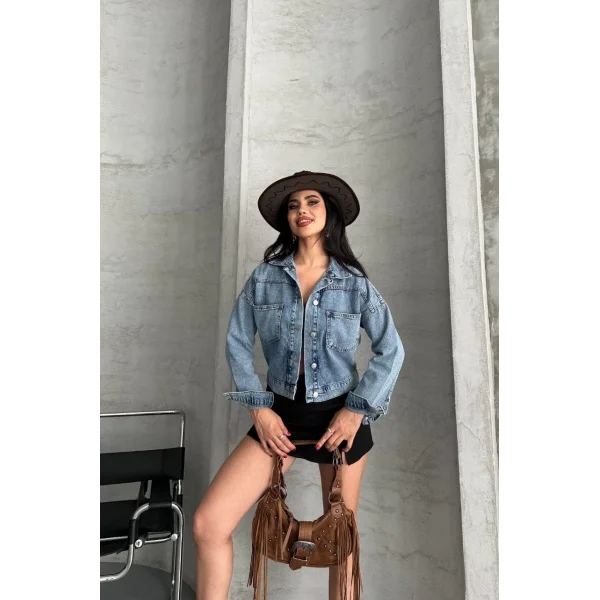 Çift cepli kol katlamalı kar yıkama crop kot ceket mavi d2000