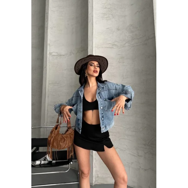 Çift cepli kol katlamalı kar yıkama crop kot ceket mavi d2000