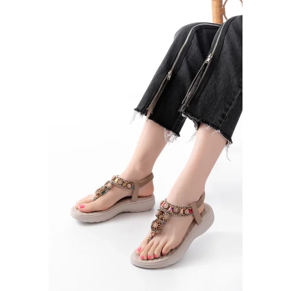 DM-609 Bej Taşlı Arka Lastikli Parmak Arası Kadın Sandalet