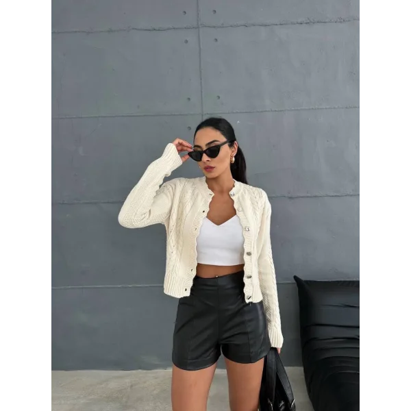 Düğme detaylı hırka ekru