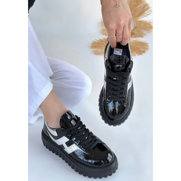 Gesti Siyah Rugan Gümüş Detaylı Bağcıklı Spor Ayakkabı