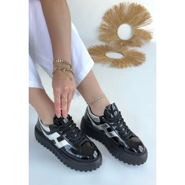 Gesti Siyah Rugan Gümüş Detaylı Bağcıklı Spor Ayakkabı