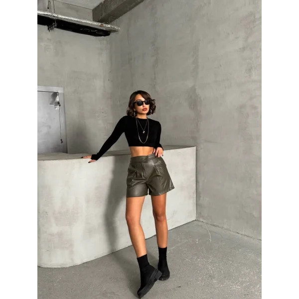 İki düğmeli pileli şort