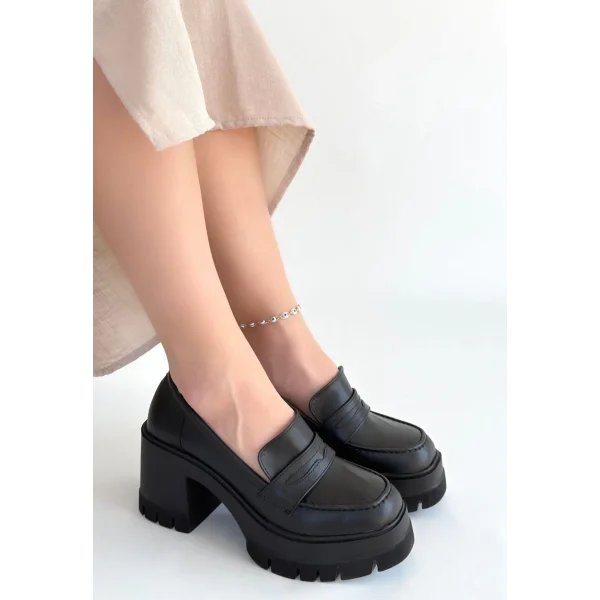 Janes Siyah Cilt Dolgu Topuk Ayakkabı