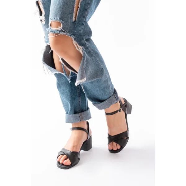 K-11 Siyah Günlük Çapraz Topuklu Kadın Sandalet