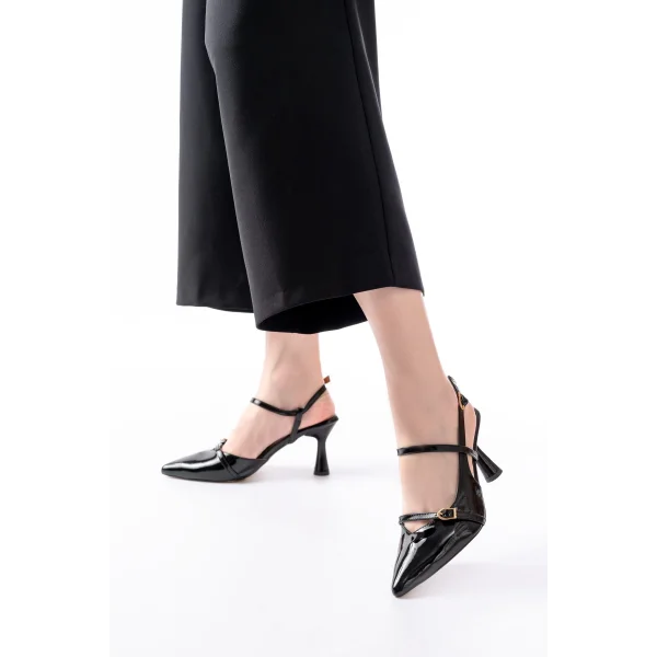 K-6722 Siyah Rugan Toka Detaylı Sivri Burun Kadın Ayakkabı