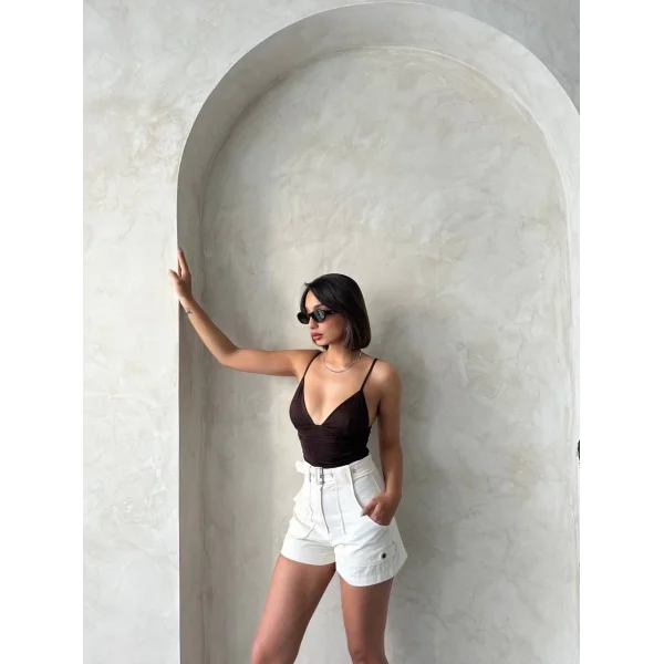 Kemer detaylı gabardin şort krem s25289