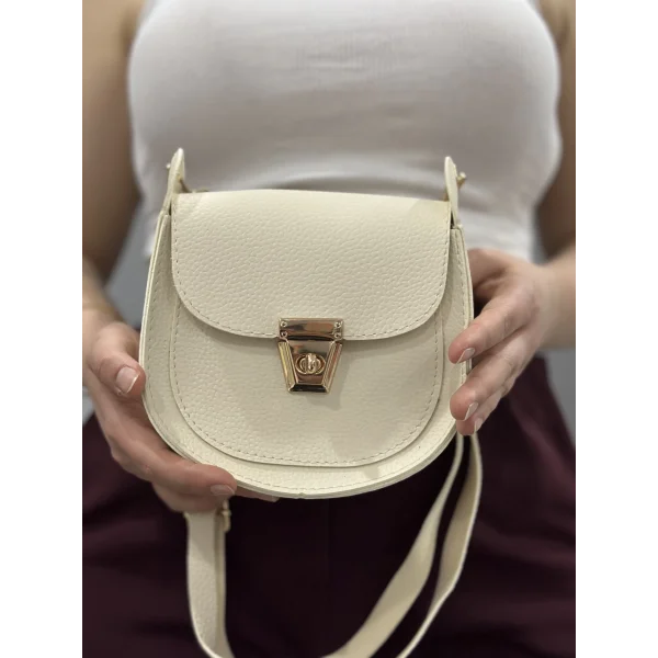 Klasik kapaklı bej cilt çanta