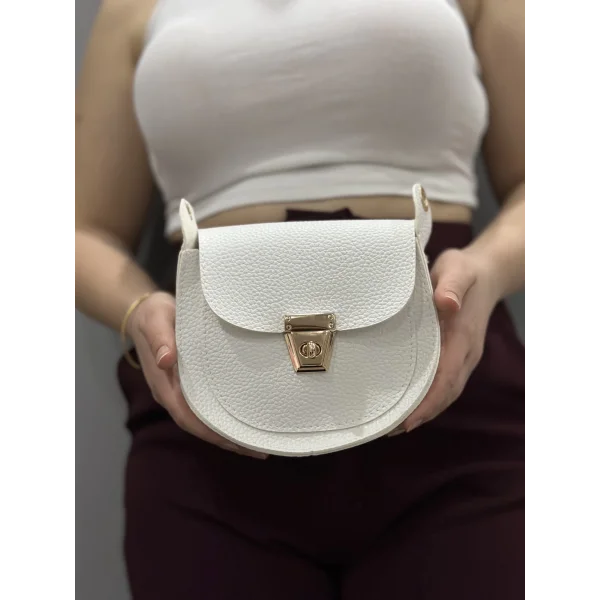 Klasik kapaklı beyaz cilt çanta