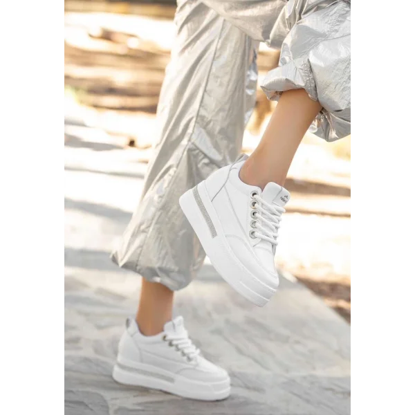 Lulu Beyaz Cilt Bağcıklı Spor Ayakkabı