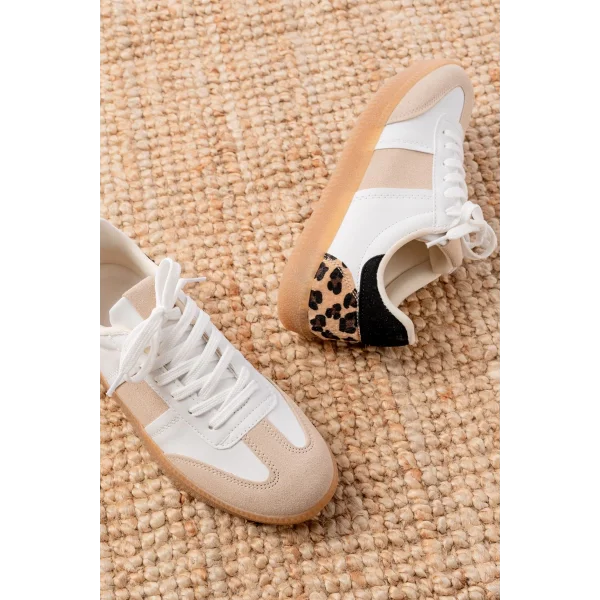 M-6006 Beyaz Garni Leopar Desenli Bağcıklı Termo Taban Günlük Kadın Spor