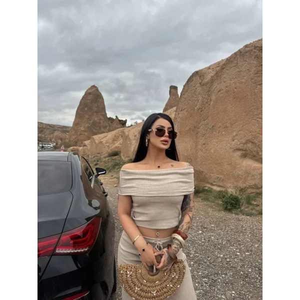 Madonna yaka bol paça pantolonlu takım