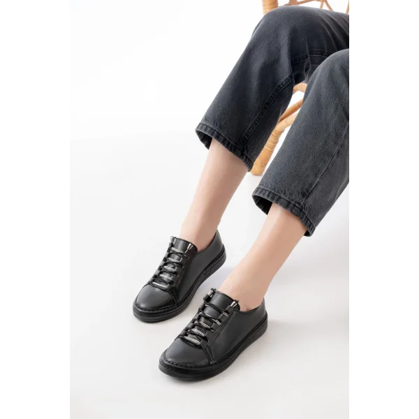 MK-9026 Siyah Bağcıklı  Taş Aksesuarlı Günlük Spor Ayakkabı