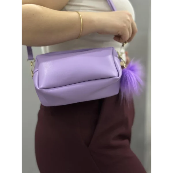Ponpon mor cilt çanta