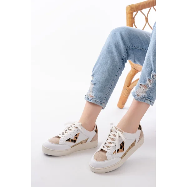 SV-01 Beyaz Leopar Desenli Bağcıklı Kadın Spor Ayakkabı