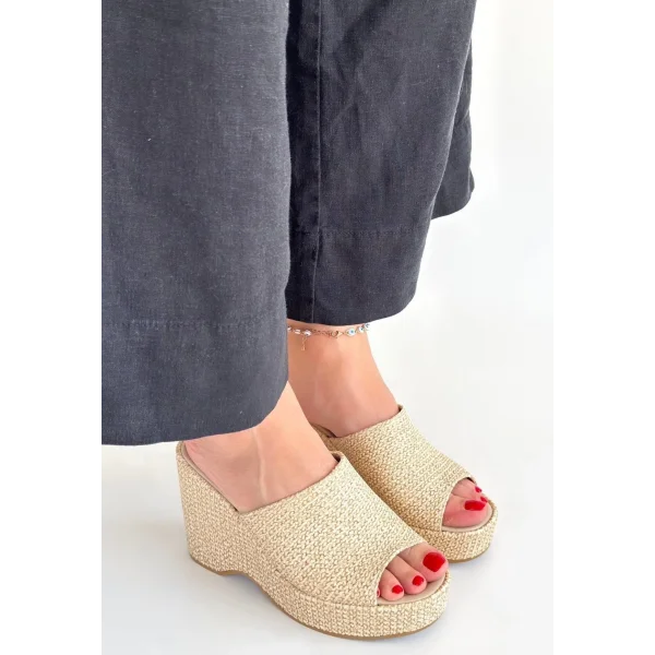 Tlay Bej Hasır Dokumalı Dolgu Topuk Terlik