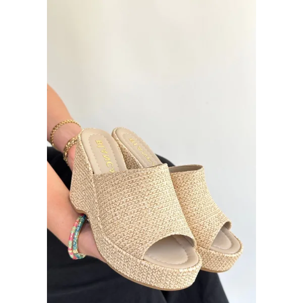 Tlay Bej Hasır Dokumalı Dolgu Topuk Terlik