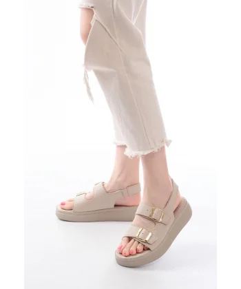 24413-572 Bej Günlük Dolgu Topuk Toka Aksesuarlı Kadın Sandalet