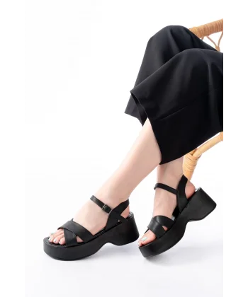 24414-1005 Siyah Günlük Çapraz Dolgu Topuk Kadın Sandalet