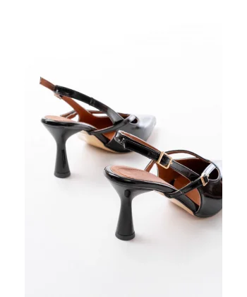 4962 Siyah Rugan Sivri Burun Tokalı Yuvarlak Topuk Kadın Sandalet