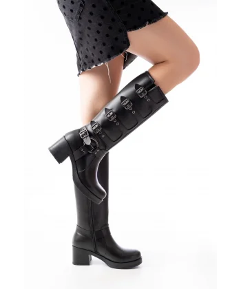 5109-3015 Siyah Topuklu Fermuarlı Toka Aksesuarlı Günlük Kadın Çizme