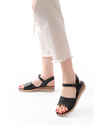 692-500 Siyah Ortopedik Taban Tokalı Kadın Sandalet