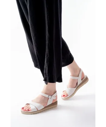 692-564 Beyaz Ortopedik Taban Çapraz Tokalı Kadın Sandalet