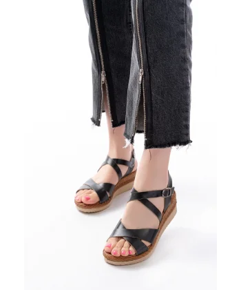 731-045 Siyah Çapraz Hakiki Deri Dolgu Topuklu Günlük Kadın Sandalet