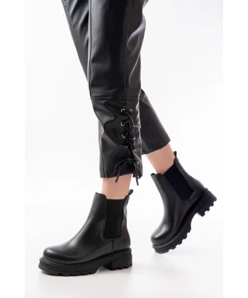 745-2137 Siyah Kalın Taban Lastikli Günlük Kadın Bot