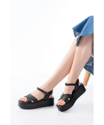 861-1005 Siyah Günlük Çapraz Dolgu Topuk Kadın Sandalet