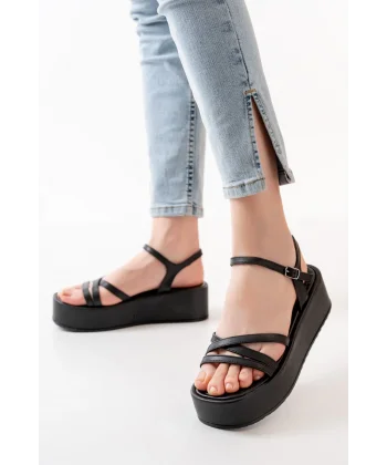 861-1016 Siyah Dolgu Kadın Sandalet