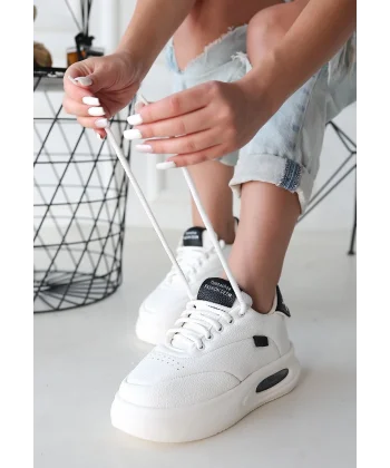 Chris Beyaz Cilt Siyah Detaylı Bağcıklı Spor Ayakkabı