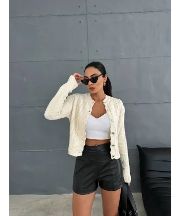 Düğme detaylı hırka ekru